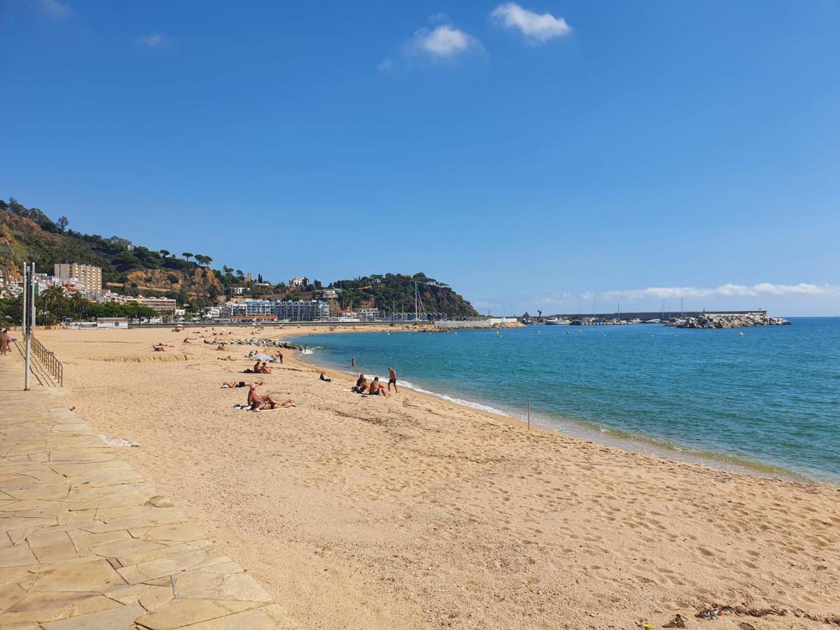 Habitacion Delante De La Playa Blanes Esterno foto