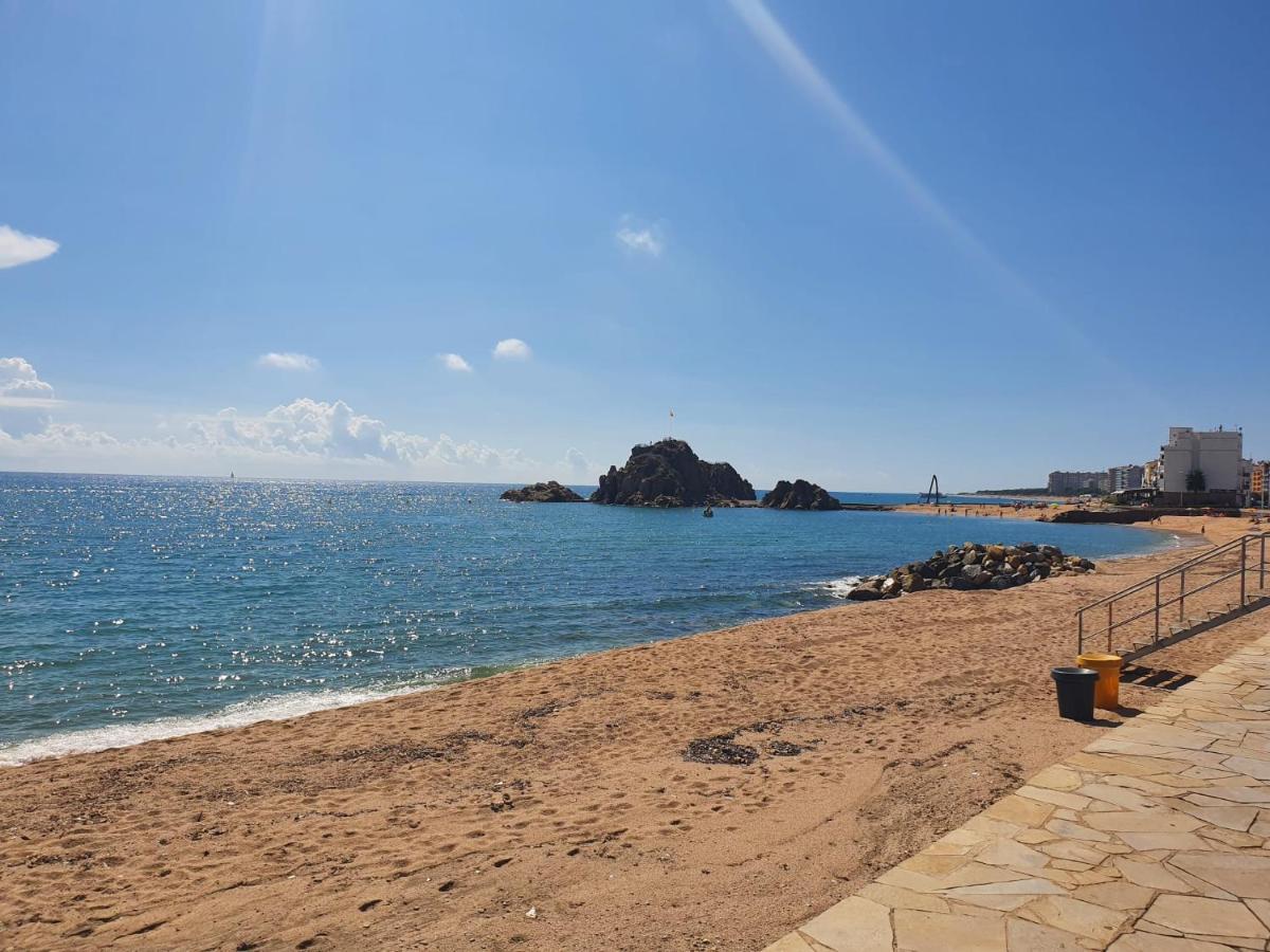 Habitacion Delante De La Playa Blanes Esterno foto